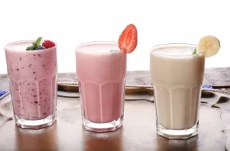 três copos com o melhor shake para emagrecer em 2025