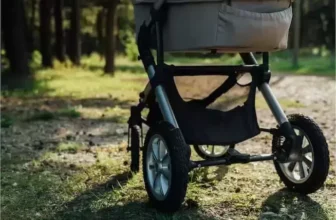 melhor carrinho de boneca em um parque