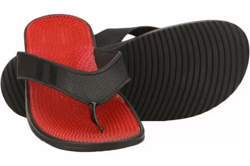 Chinelo com fundo branco